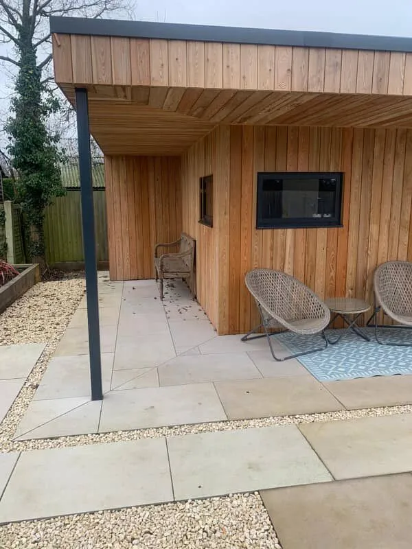 Cedar Snug with Kitchen & Bathroom